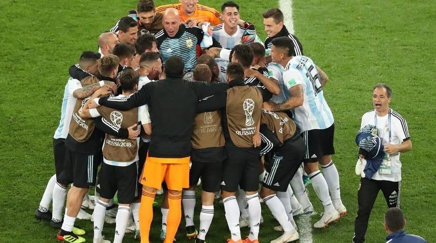 Arjantin, D&uuml;nya Kupası&rsquo;nda Gruptan &Ccedil;ıktı