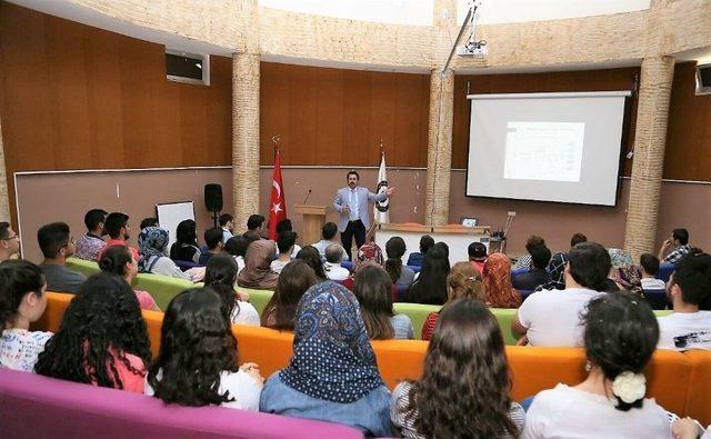 Adü’de ‘modern Sekülerizm Ve Değer Algısı’ Konferansı