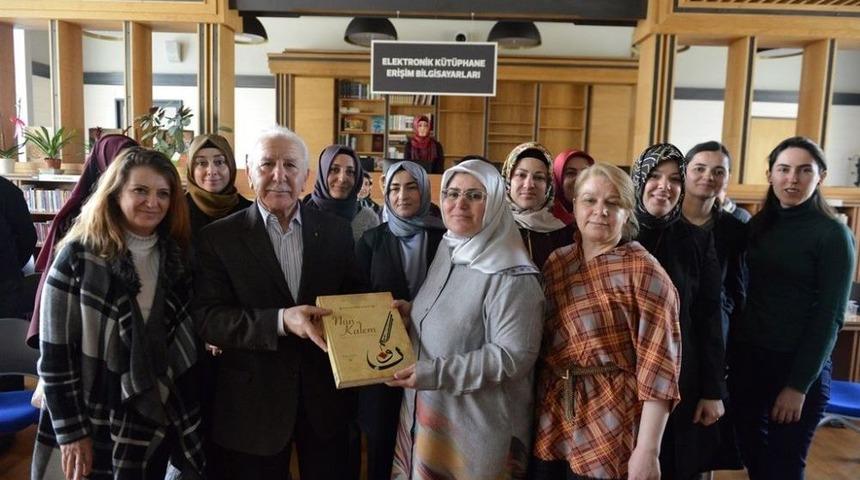 Halk K&uuml;t&uuml;phanesinde Ebru S&ouml;yleşisi