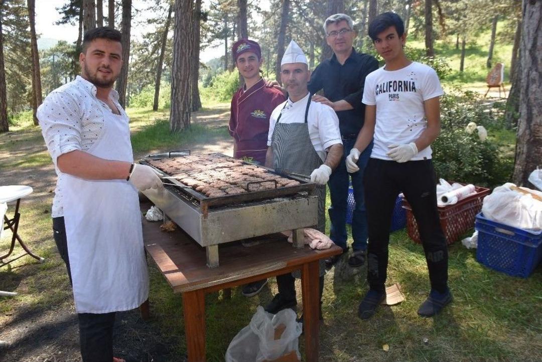 Dursunbey&rsquo;de Belediye &Ccedil;alışanları Piknikte Bir Araya Geldi