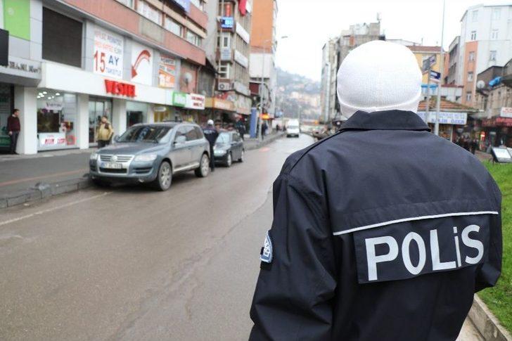 Emniyet Müdürü 63 Polisle Sokağa Çıkıp Trafiği Engelleyen Araç Parklarıyla İlgili Uygulama Yaptı G4