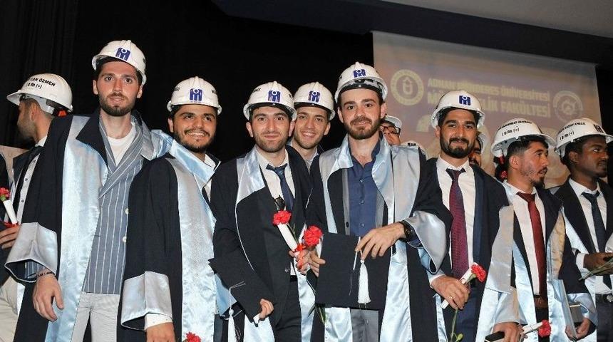 Gen&ccedil; M&uuml;hendisler Diplomalarını Baretleriyle Aldı