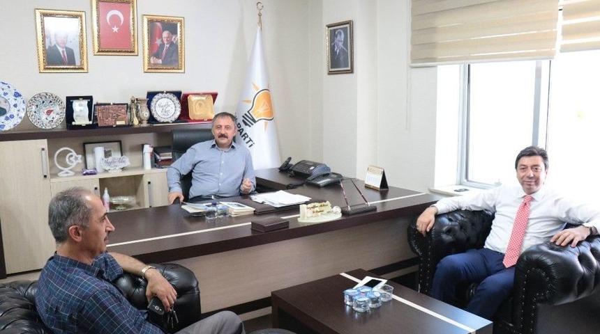 Ak Parti&rsquo;den Kırşehir Milletvekili Se&ccedil;ilen Mustafa Kendirli, İl Binasında Partililerle Bir Araya Geldi