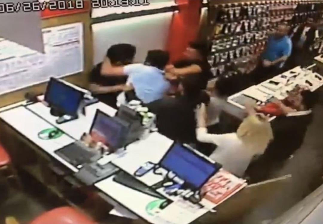 (&ouml;zel) İstanbul&rsquo;da Palalı Saldırgan Dehşeti Kamerada