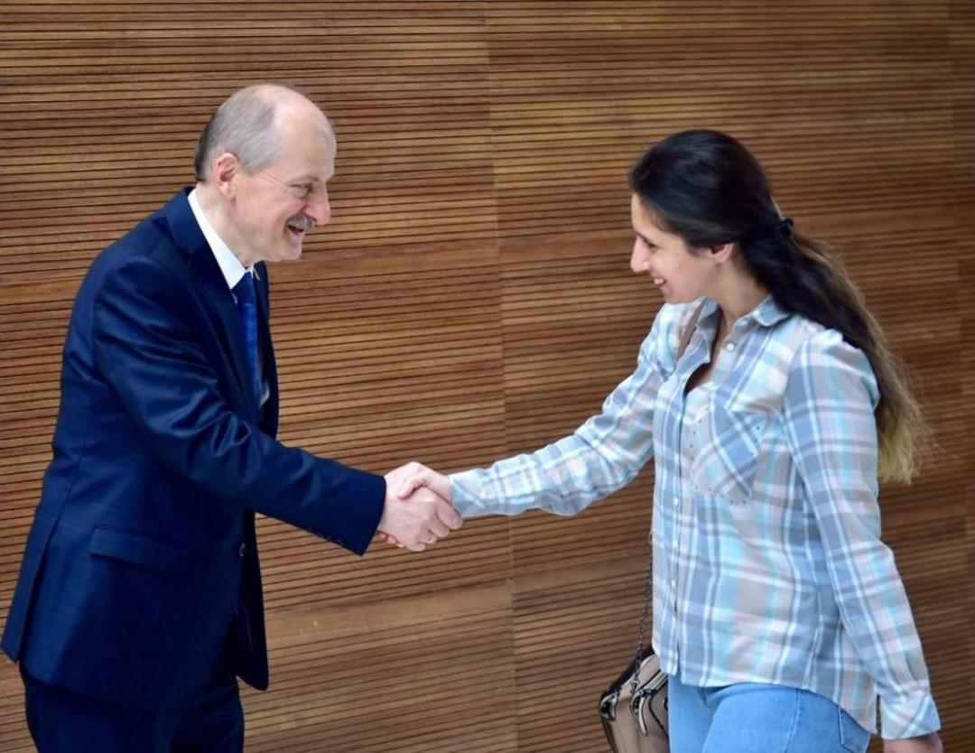 Fatih&rsquo;in Yeni Belediye Başkanı Hasan Suver Vatandaşları Kapıda Karşıladı