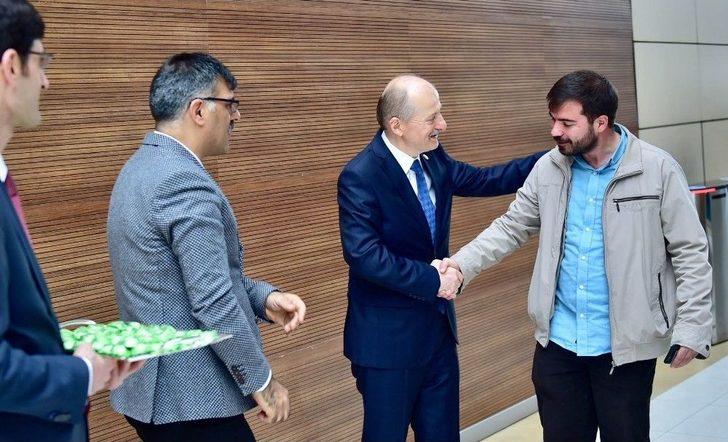 Fatih’in Yeni Belediye Başkanı Hasan Suver Vatandaşları Kapıda Karşıladı G1