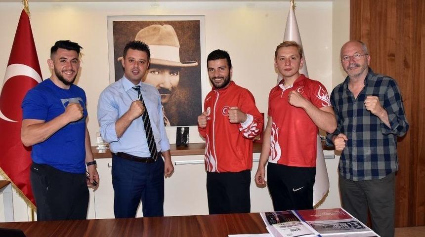 Muaythai Şampiyonlarından Başkan Sarıkurt’a Ziyaret