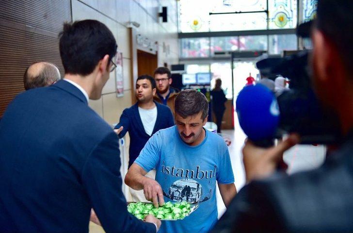 Fatih’in Yeni Belediye Başkanı Hasan Suver Vatandaşları Kapıda Karşıladı G5