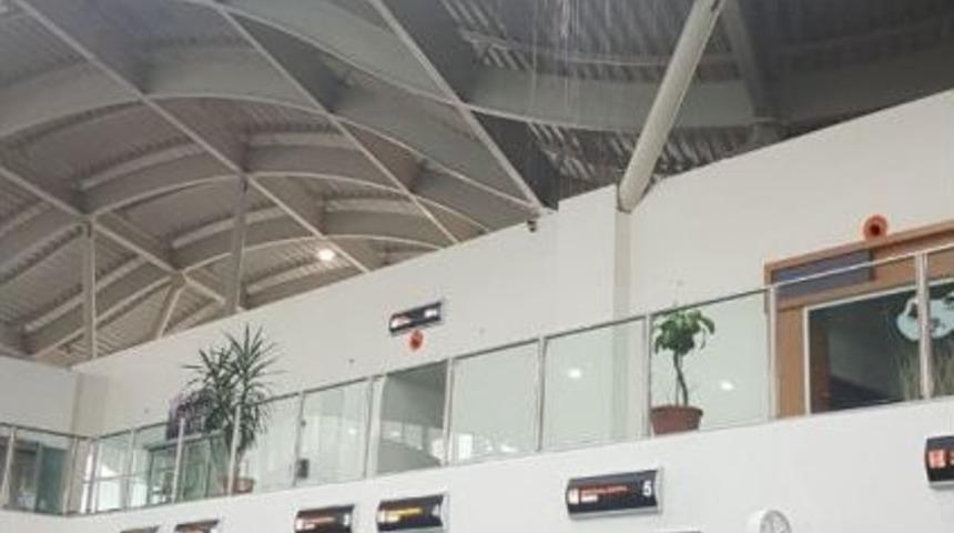 Havalimanının İ&ccedil;i Şelaleye D&ouml;nd&uuml;