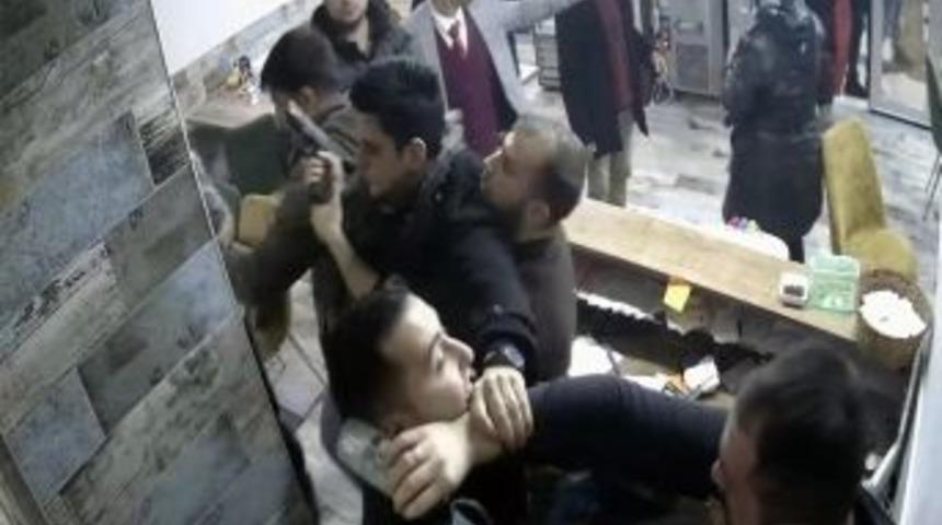 Kokore&ccedil;&ccedil;ide Garsonun Tokatlanması Olayında İki Polis A&ccedil;ığa Alındı