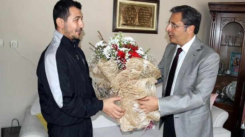 Başkan Pamuk Afrin Gazisini Ziyaret Etti