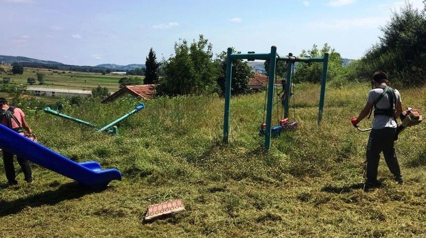 İzmit&rsquo;in K&ouml;ylerinde Parklar Elden Ge&ccedil;irildi