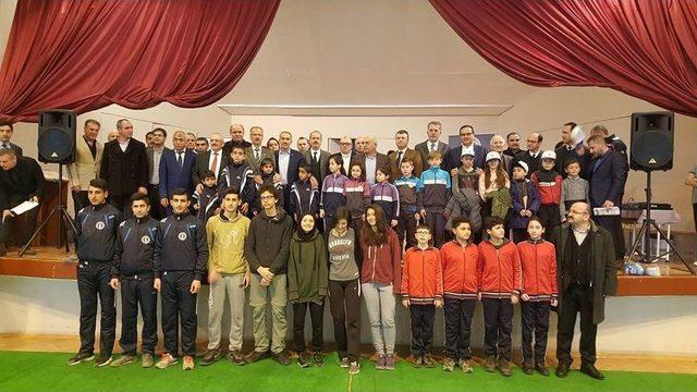 Yalova&rsquo;da Okullara 82 Bin Tl&rsquo;lik Spor Malzemesi Dağıtıldı 1