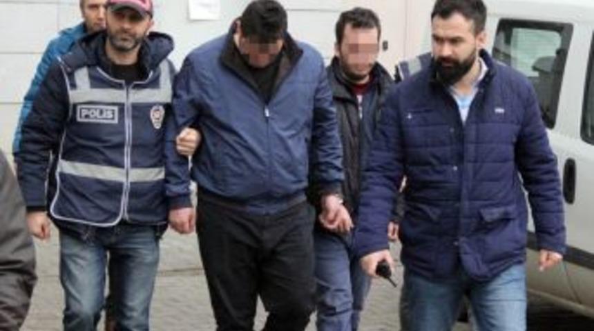 Kuyumcuları Sahte Altınla Dolandırdılar