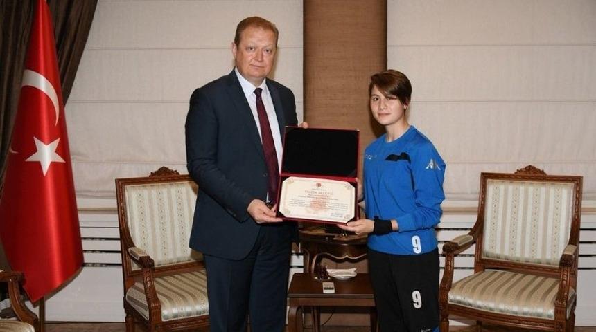 Sportif Fair Play Davranış Dalında 2017 T&uuml;rkiye Olimpiyat Komitesi Fair Play Kutlama Mektubu&rsquo;na Layık G&ouml;r&uuml;ld&uuml;ler