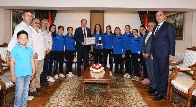 Sportif Fair Play Davranış Dalında 2017 Türkiye Olimpiyat Komitesi Fair Play Kutlama Mektubu’na Layık Görüldüler
