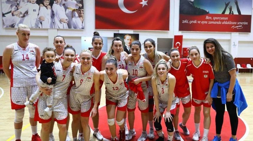 &ldquo;bayraklı&rsquo;nın Perileri&rdquo; Play-off&rsquo;ta