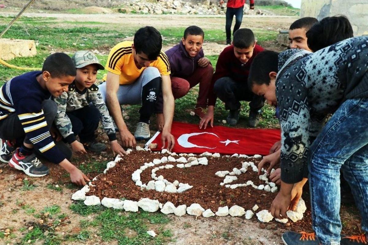 Bombardıman Sesleri Altında &Ccedil;ocuk Olmak