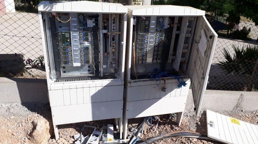 Şırnak&rsquo;ta Ka&ccedil;ak Kullanımı &Ouml;nleyen 18 Pano Tahrip Edildi