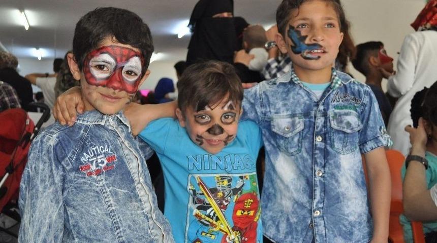 Hayalleri Oyun, Hayatları Savaş