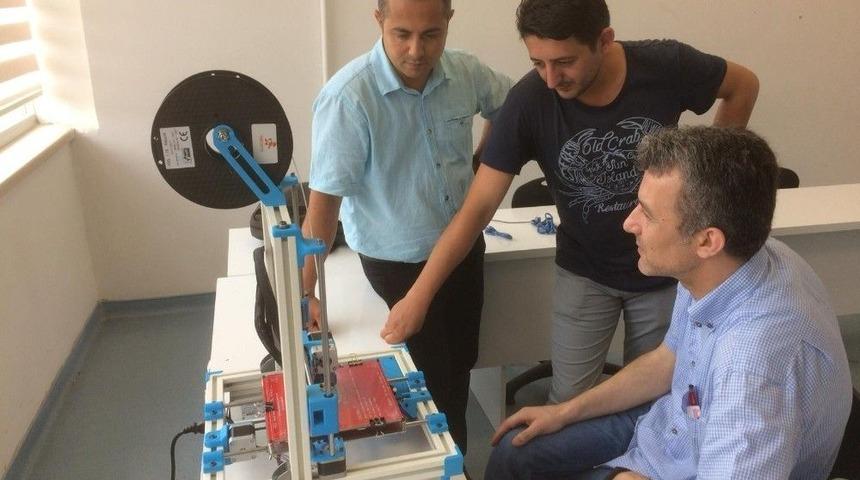 İ&ccedil;daş Biga Mesleki Ve Teknik Anadolu Lisesi 3 Boyutlu Yazıcı &Uuml;retmeye Başladı