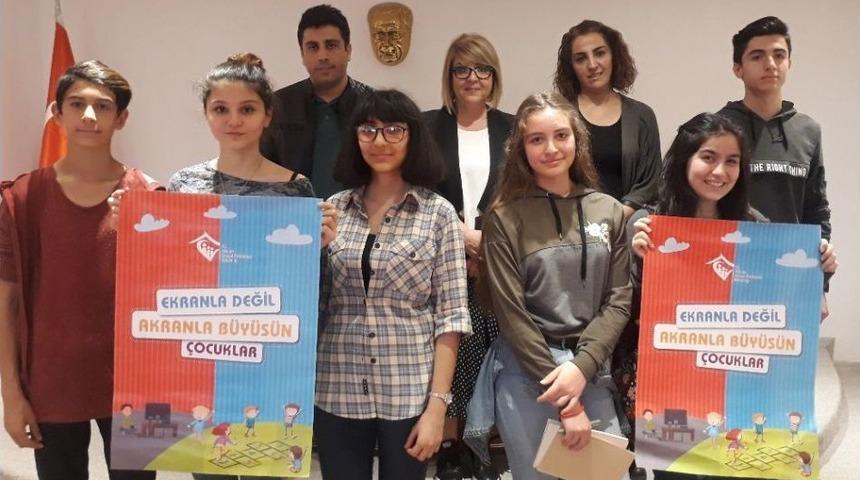 Ekrandan Değil, Akrandan &Ouml;ğren