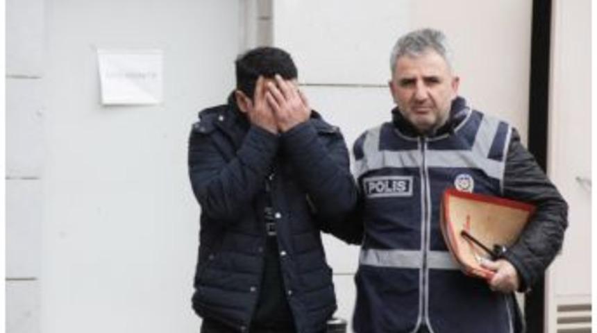 Emekli &Ouml;ğretmenin Uygunsuz G&ouml;r&uuml;nt&uuml;lerini Kayıt Edip Şantajla 50 Bin Lira İstedi