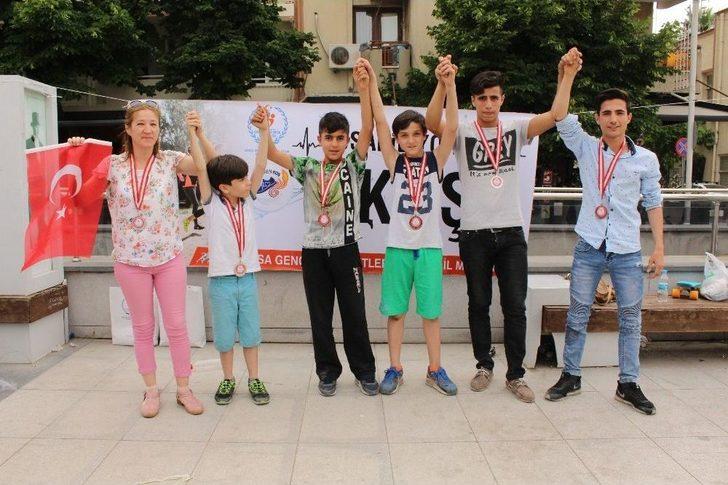 Avrupa Şampiyonunun Bileğini Babası Büktü G3