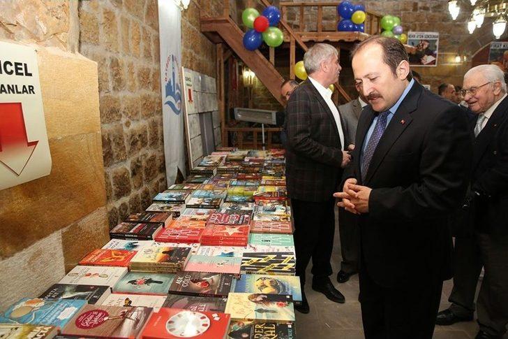 Tarihi Taşhan’da Kitap Şenliği G2