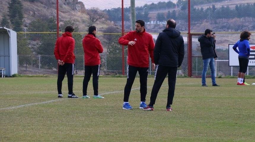 Evkur Yeni Malatyaspor&rsquo;da Erol Bulut&rsquo;tan Futbolcularına Uyarı
