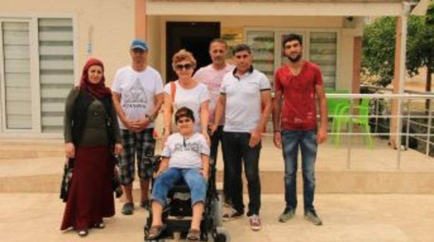 Didimli Hayırsever Serhat&rsquo;ın Y&uuml;z&uuml;n&uuml; G&uuml;ld&uuml;rd&uuml;