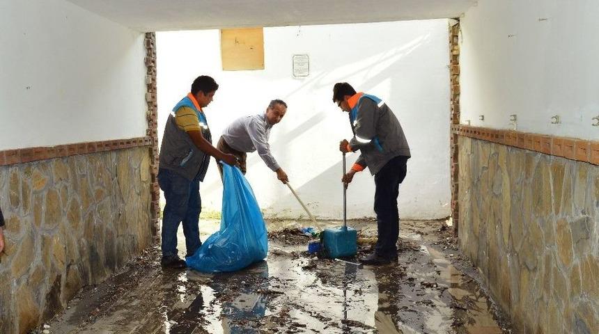 Alanya Belediyesinden Alt Ge&ccedil;it Temizliği