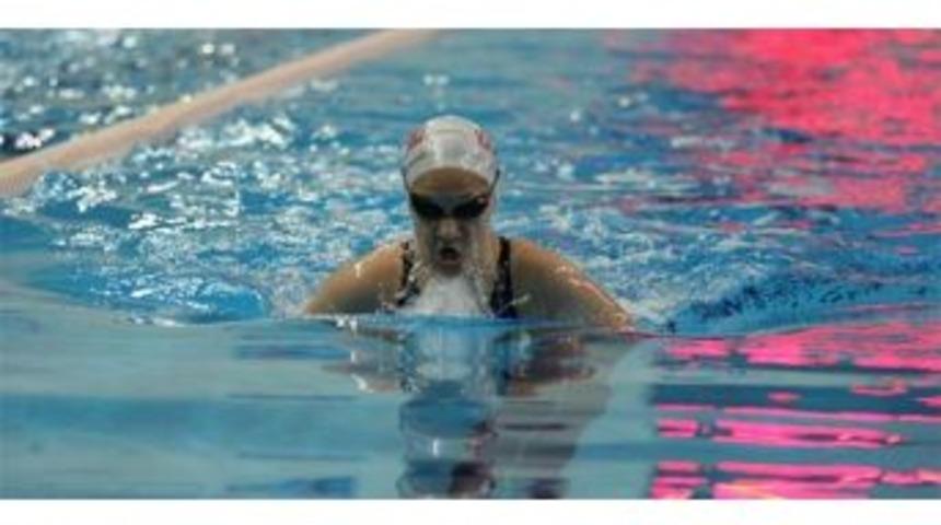 Osmangazili Y&uuml;z&uuml;c&uuml;ler Birinciliğe Kula&ccedil; Attı