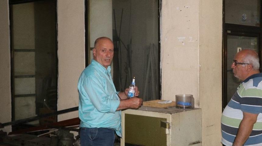 Mum Işığında M&uuml;şteri Bekliyorlar