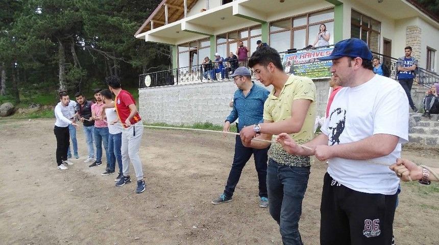 Halat Koptu &Ouml;ğrenciler Yere Serildi