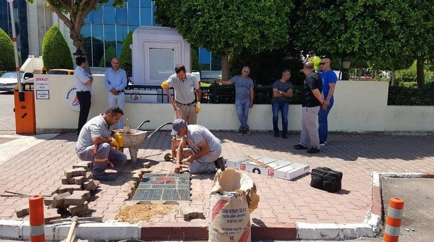 Muratpaşa&rsquo;da Kaldırımlar G&uuml;neşle Aydınlanıyor