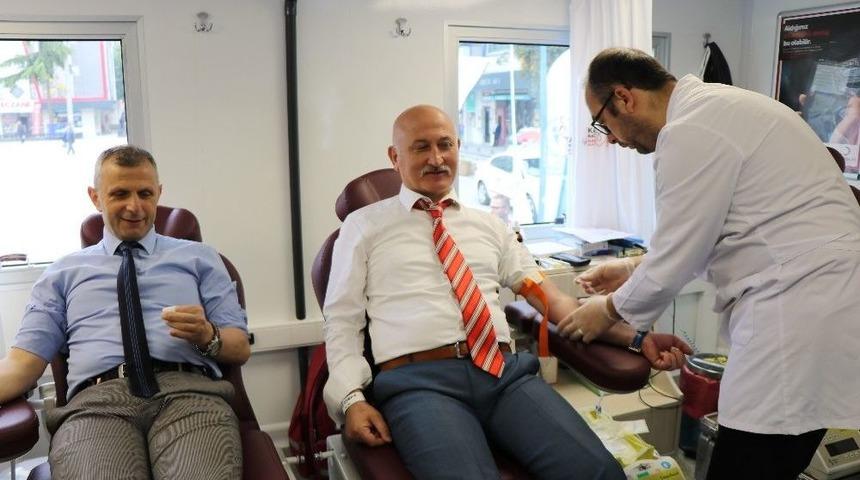 Ramazan Ayı &Ouml;ncesinde T&uuml;rk Kızılayı&rsquo;na Kan Bağışladılar