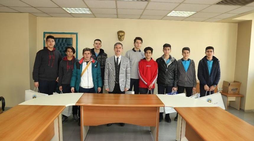 Başkan Şirin&rsquo;den Gen&ccedil; Şampiyonlara Jest