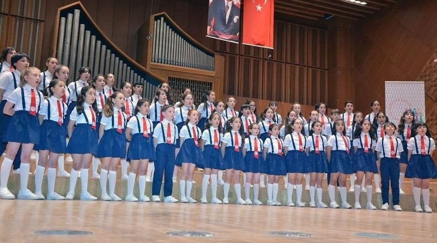 Maltepe Belediyesi Çocuk Korosuna Başarı Ödülü