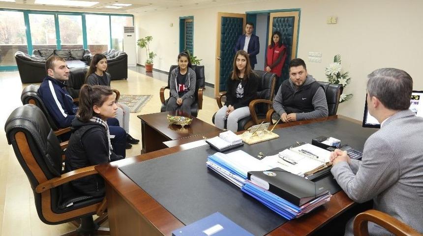 Başkan Şirin, Şampiyonları Uğurladı