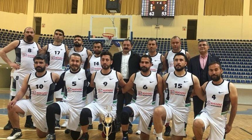 Tuşba Milli Eğitim M&uuml;d&uuml;rl&uuml;ğ&uuml; Basketbol Takımı İl Birincisi Oldu