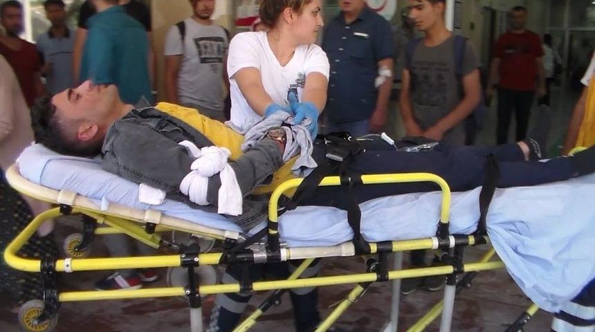 Kırık Cam Par&ccedil;alarının &Uuml;zerine D&uuml;şen 2 Kardeş Yaralandı