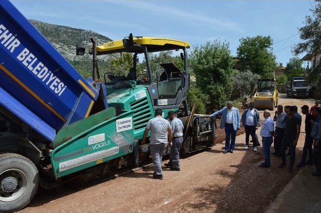 Döşemealtı’na 4 Yılda 107 Kilometre Asfalt