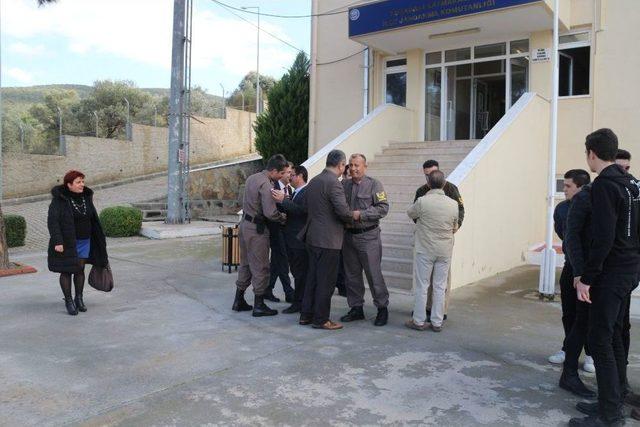 Kuşadası&rsquo;nda &Ouml;ğrenci Ve &Ouml;ğretmenlerden Askere Moral Ziyareti 1