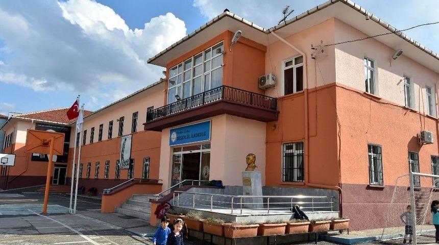 5 Eyl&uuml;l İlkokuluna Salihli Belediyesi Eli Değdi