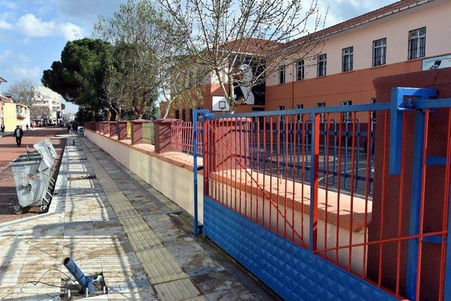 5 Eyl&uuml;l İlkokuluna Salihli Belediyesi Eli Değdi 1