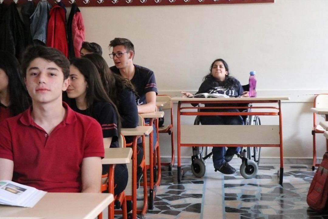 (&ouml;zel Haber) Engeline Aldırmadı Okulun İhtiya&ccedil;ları İ&ccedil;in Uğraşıyor