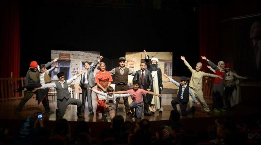 Minikler Tiyatrocuya, Resim Defterleri Bilete D&ouml;n&uuml;şt&uuml;