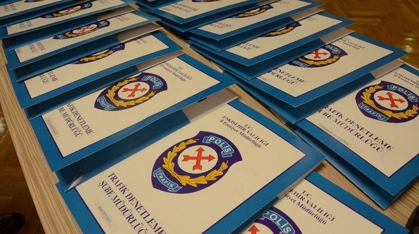 Hayatını Kaybeden S&uuml;r&uuml;c&uuml;lerin Ehliyetleri Yakınlarına Verildi