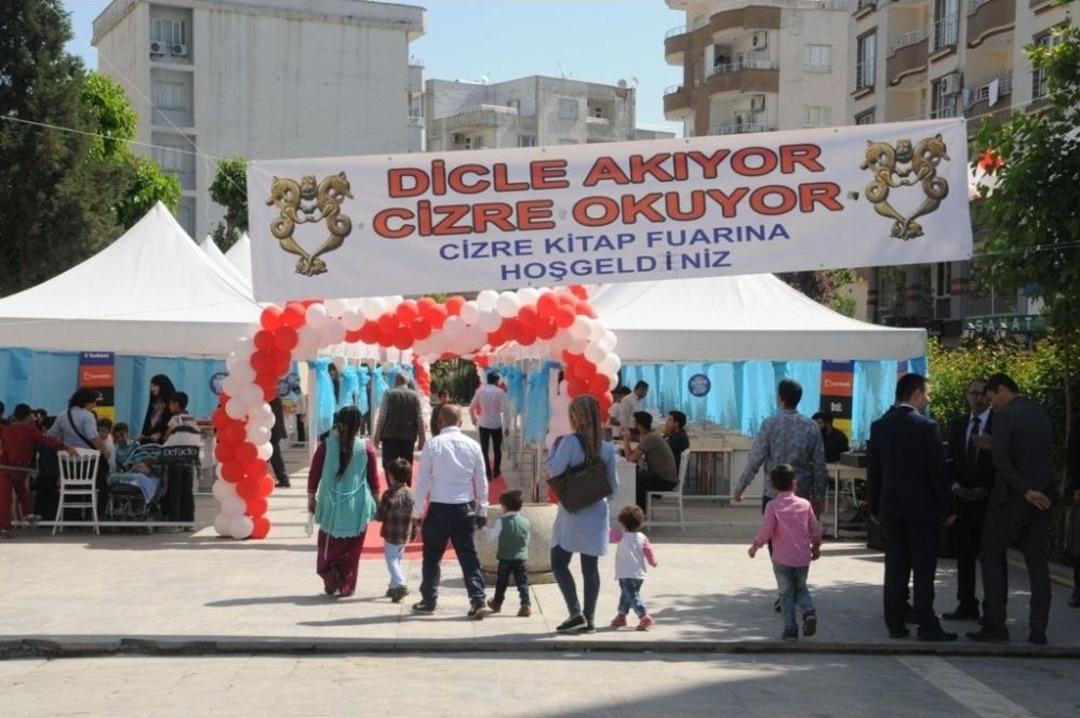 Cizre&rsquo;de Kitap Fuarı A&ccedil;ıldı